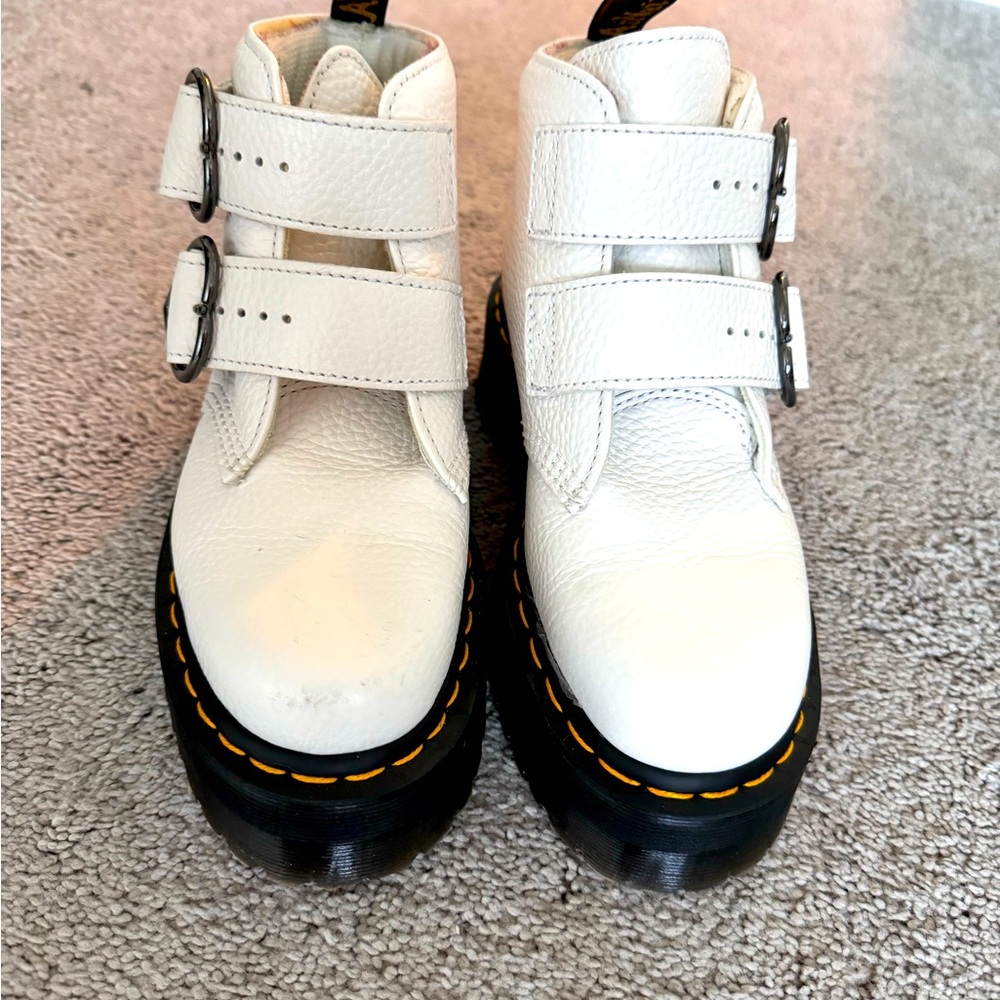 Dr Marten white boot size 7